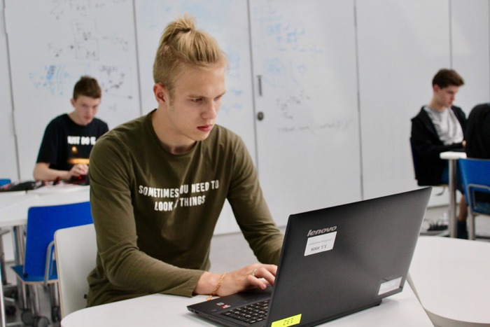 Поздравляем Захара Реверчука с успешным выступлением в Олимпиаде Кружкового движения НТИ